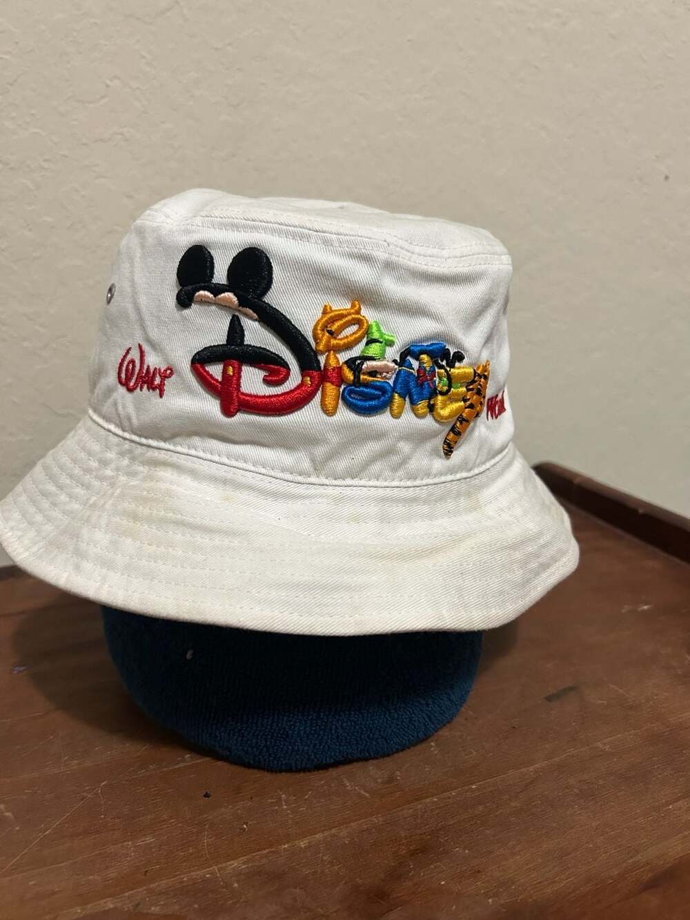 Disney World Bucket Hat White Embroidered Disney Characters Signatures